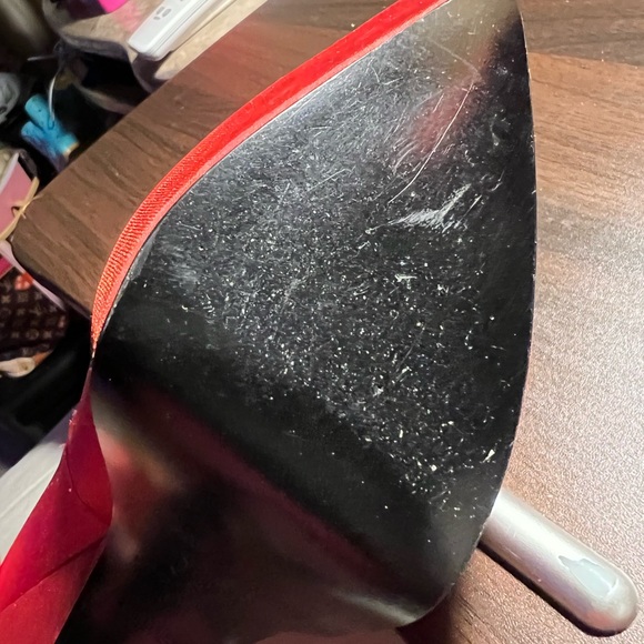 Size 6 1/2 Pour la Victoire red satin heels - Picture 8 of 8